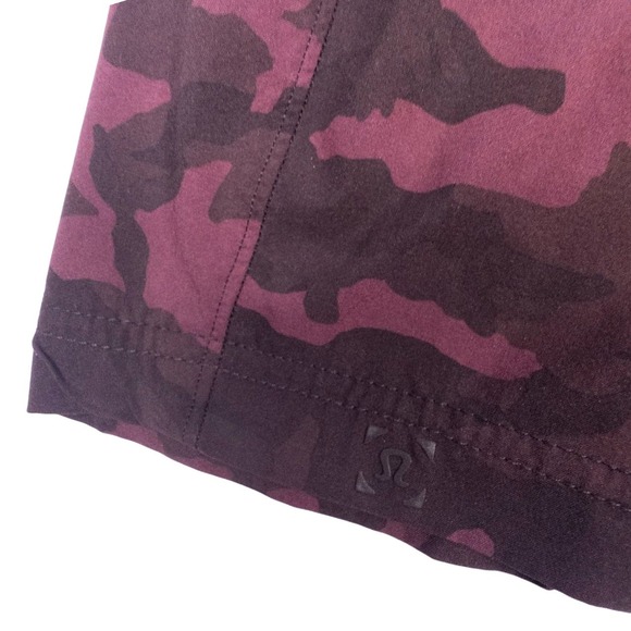 Lululemon Shorts Mens Medium Camo Maroon T.H.E. Linerless Short Hemmed to 7"‎ - Picture 3 of 6